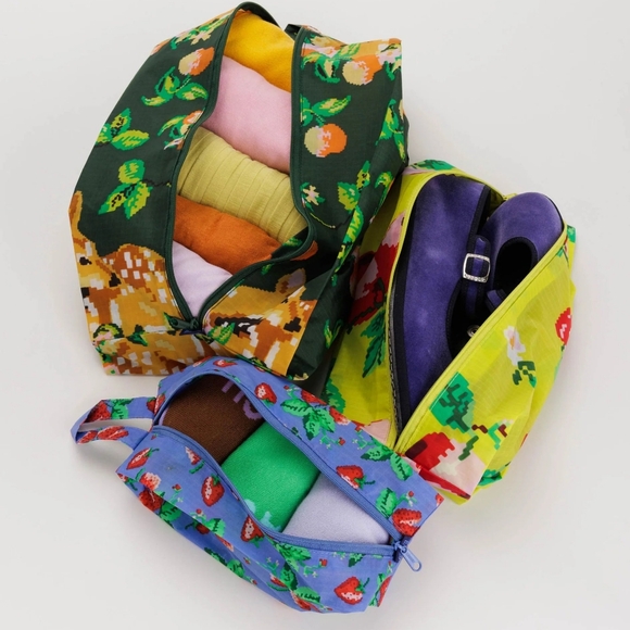 NWT BAGGU 3D Zip Pouch Set Needlepoint Fruit - Picture 2 of 4